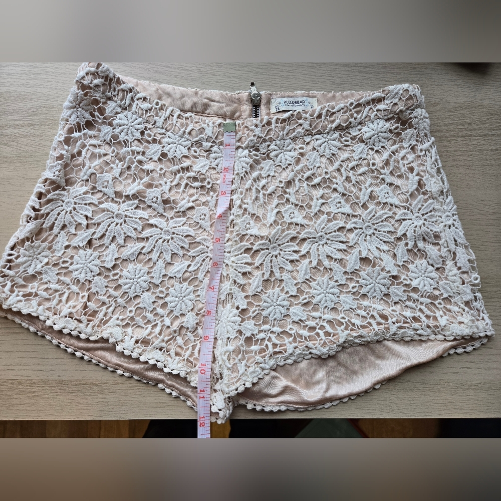 Pull&Bear High Waist Lace Shorts in Cream